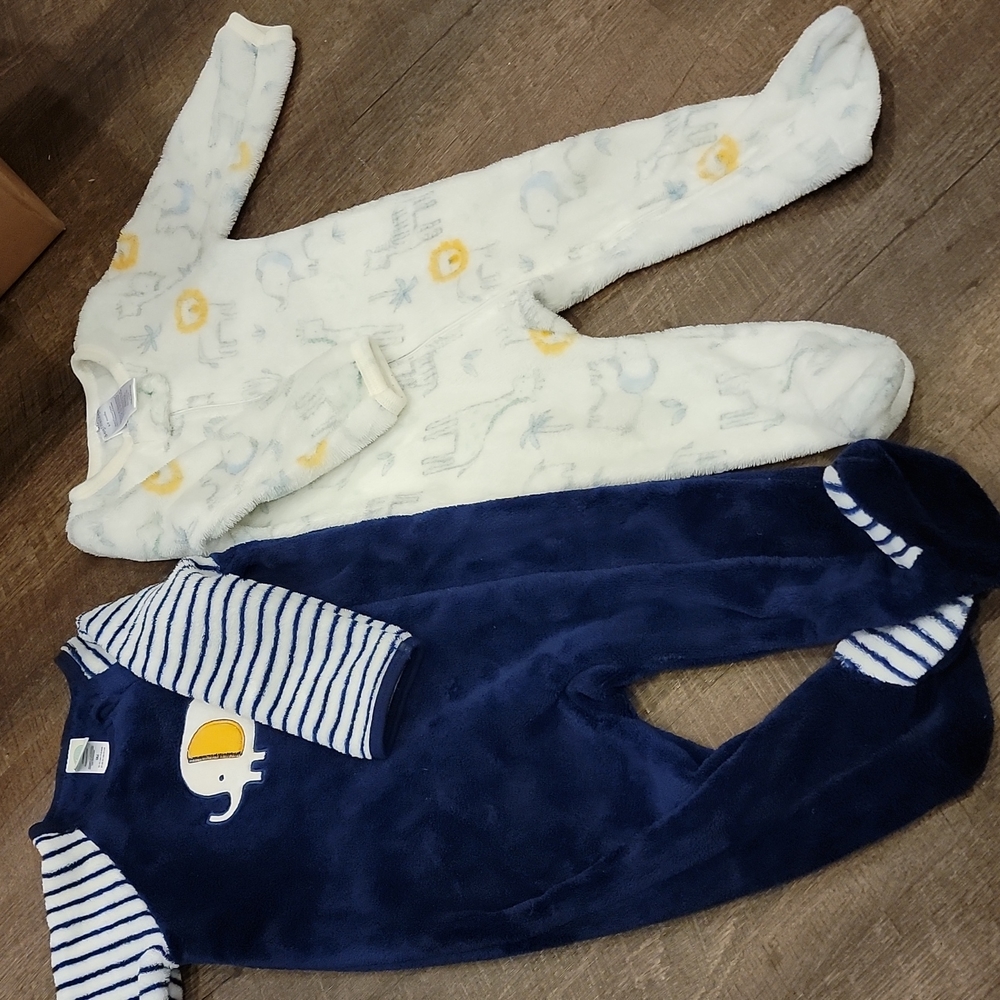 2 Pairs of baby wear